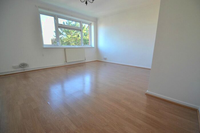 2 Bedroom Flat To Rent In Ham Close, Ham, Richmond, TW10