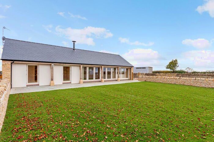 2 Bedroom Bungalow To Rent In Old London Road, OX7