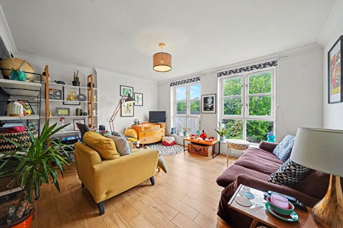 2 Bedroom Flat For Sale In Seven Sisters Road, London, N4