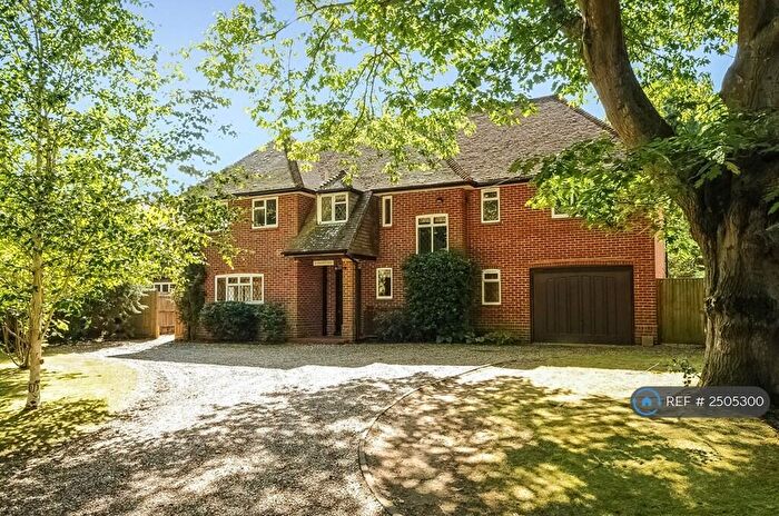 4 Bedroom Detached House To Rent In The Fairway, Godalming, GU7