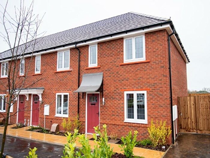 3 Bedroom Semi-Detached House For Sale In Heton Avenue, Witney, OX18