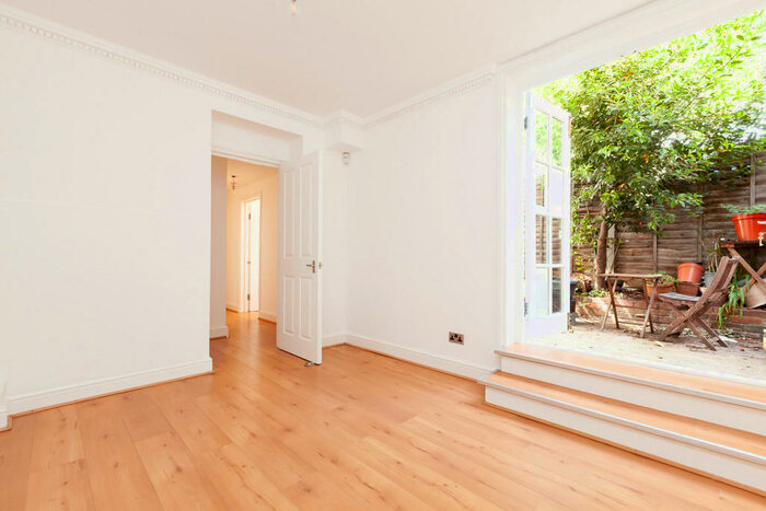 2 Bedroom Apartment To Rent In Finsbury Park Road, London, N4