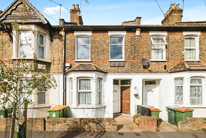 2 Bedroom Maisonette For Sale In Wakefield Street, East Ham, London, E6