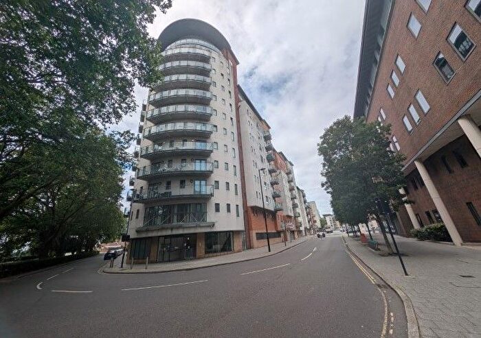 2 Bedroom Flat For Sale In Flat Oceana Boulevard, Briton Street, Southampton, Hampshire, SO14