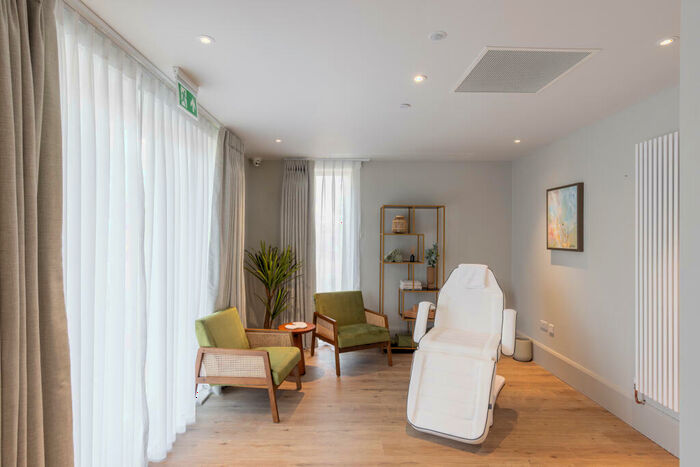 2 Bedroom Retirement Property For Sale In Hobbs Close, West Byfleet, KT14