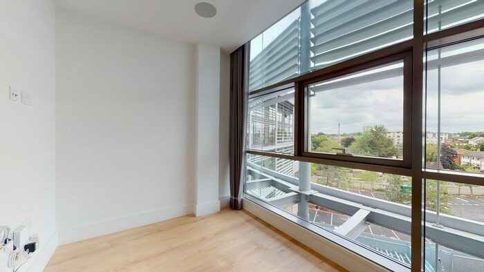 Studio To Rent In Station Road, Addlestone, KT15