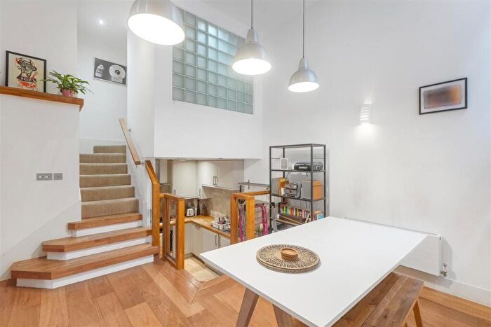 1 Bedroom Apartment To Rent In Bank Apartment, Peckham Rye, SE15