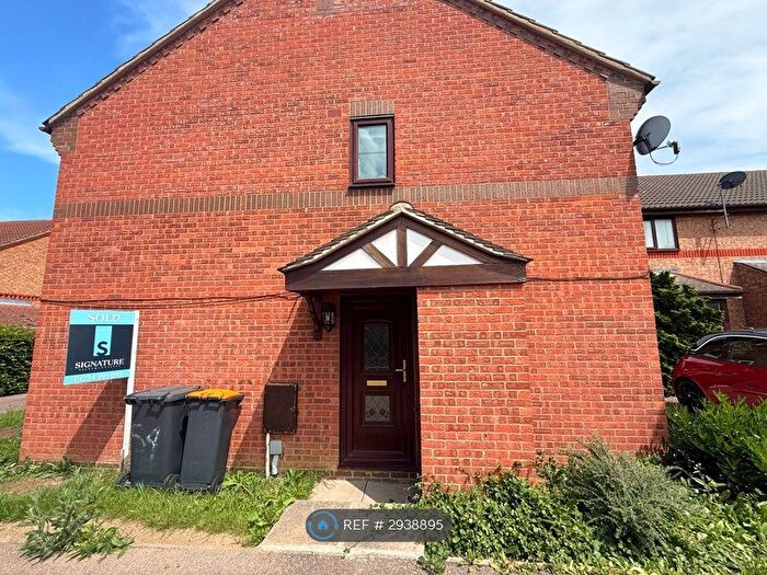 2 Bedroom Terraced House To Rent In Poppyfields, Bedford, MK41