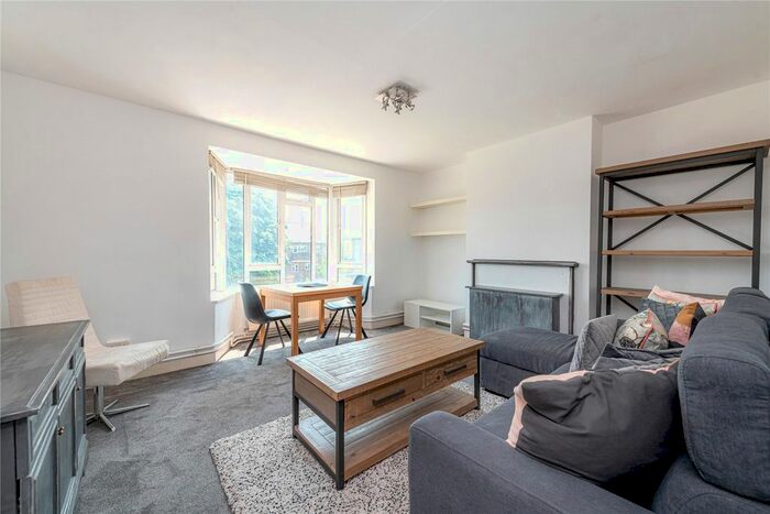 3 Bedroom Flat To Rent In St. Charles Square, London, W10