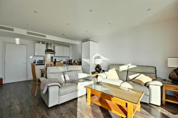 2 Bedroom Flat To Rent In Kew Eye, Great West Quarter, Brentford, TW8