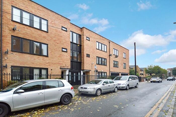 2 Bedroom Flat To Rent In Cleveland Way, Tower Hamlets, E1