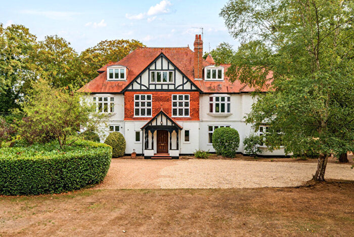 10 Bedroom Detached House For Sale In Lyne Crossing Road, Lyne, Chertsey, KT16