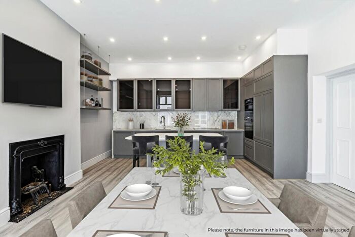 4 Bedroom Flat To Rent In High Street Windsor, SL4