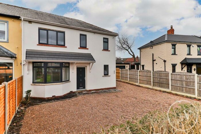 3 Bedroom Semi-Detached House To Rent In Broadway, Leeds, LS15