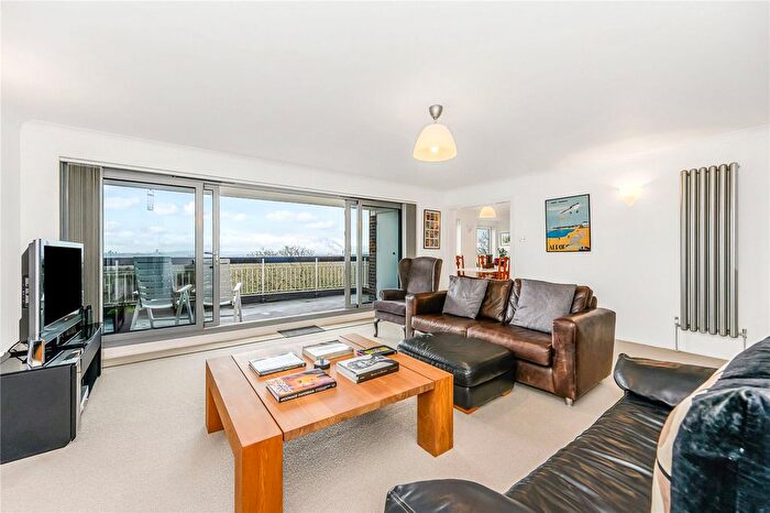 3 Bedroom Flat For Sale In Sydney Road, Woodford Green, IG8