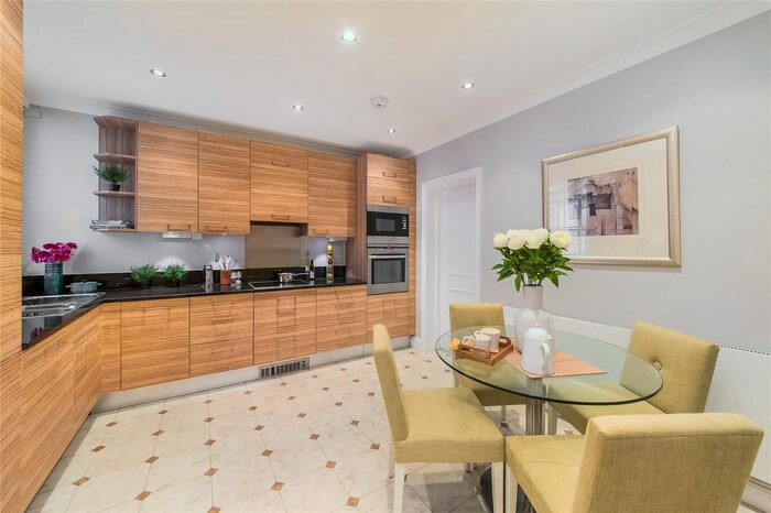4 Bedroom Flat To Rent In St Georges Court, Gloucester Road, SW7