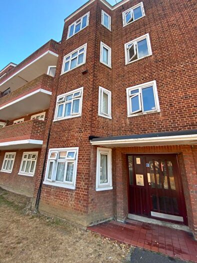 2 Bedroom Flat To Rent In Rayne Court, London, E18