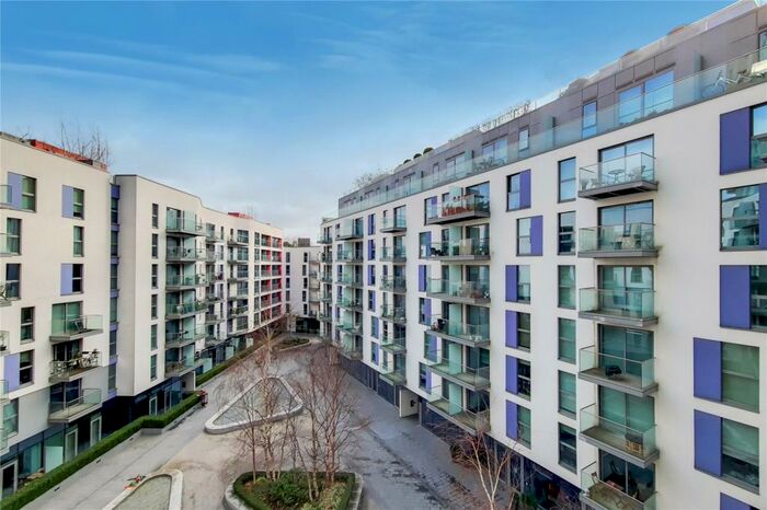 2 Bedroom Apartment To Rent In Saffron Central Square, Croydon, CR0