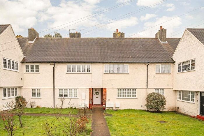 2 Bedroom Flat For Sale In Moira Road, London, SE9