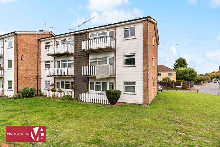 2 Bedroom Flat To Rent In Hadleigh Court, High Road, Broxbourne, EN10