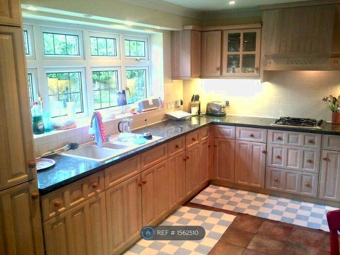 4 Bedroom Detached House To Rent In Howell Hill, Sutton, SM2