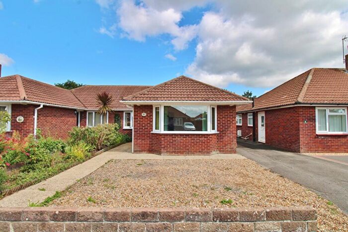 3 Bedroom Semi-Detached Bungalow For Sale In Elizabeth Road, Stubbington, Fareham, PO14