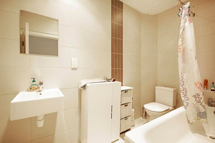 1 Bedroom Flat To Rent In Golders Green Road, Golders Green, London, NW11