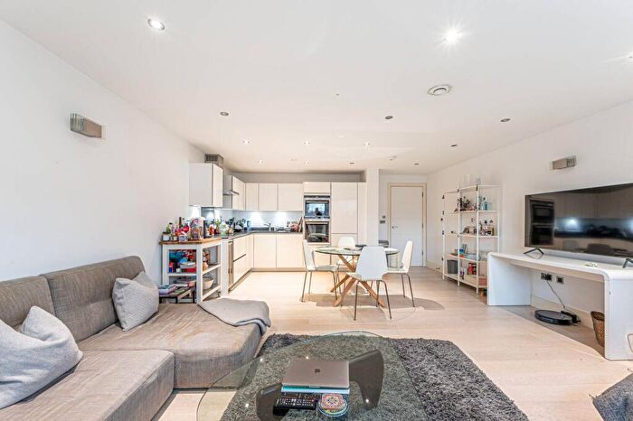 2 Bedroom Flat To Rent In Camden Road, Camden Town, London, NW1