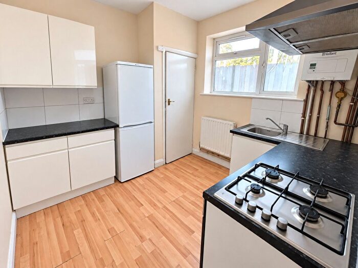 2 Bedroom Maisonette To Rent In Coldharbour Lane, Hayes, Greater London, UB3