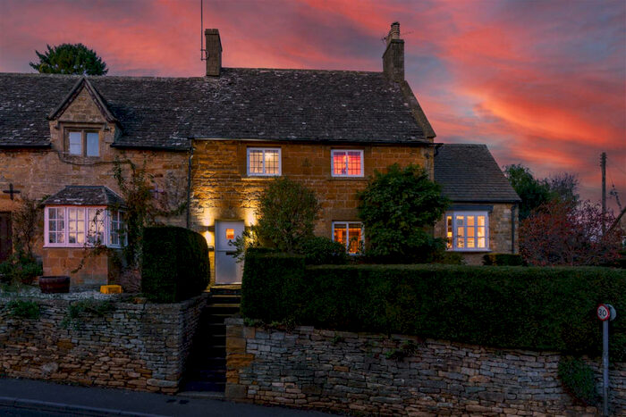 3 Bedroom Cottage For Sale In Bourton On The Hill, Moreton-In-Marsh, Gloucestershire, GL56
