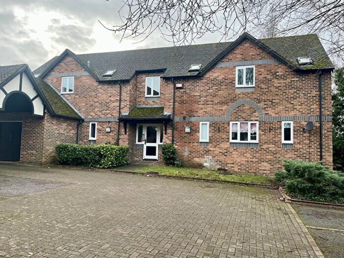 2 Bedroom Flat To Rent In Cherry Grove, Hungerford, RG17