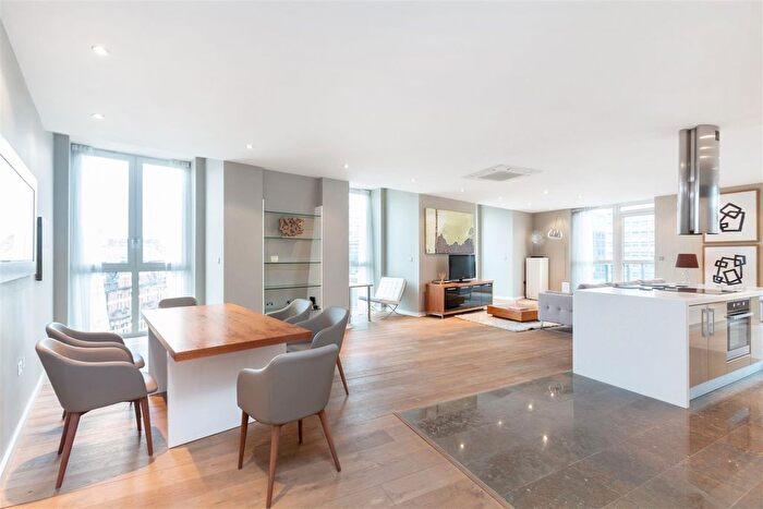 2 Bedroom Flat To Rent In Palace Place, St James' Park, London, SW1E