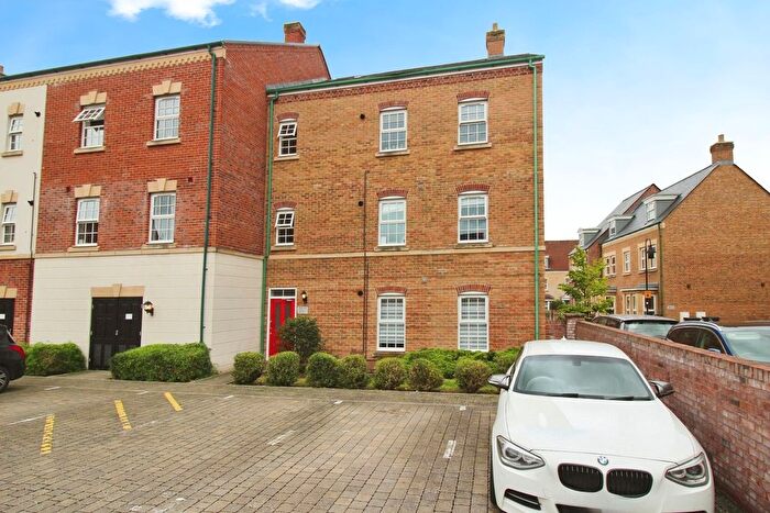 2 Bedroom Flat To Rent In Staldon Court, Swindon, SN1