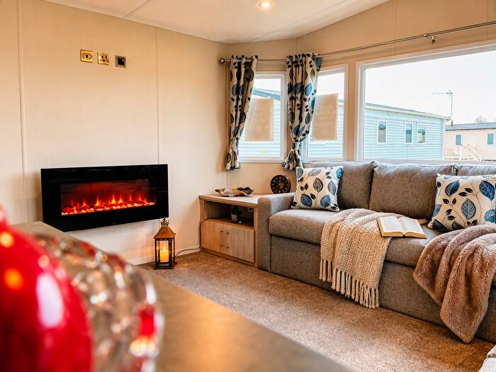 2 Bedroom Mobile/park Home For Sale In Winchelsea Sands Holiday Park, Pett Level Rd Winchelsea, TN36