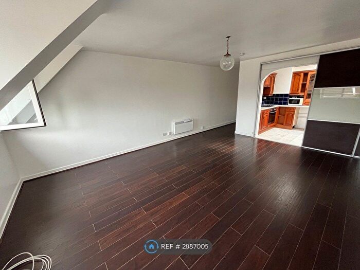 1 Bedroom Flat To Rent In High Street, Hanham, BS15