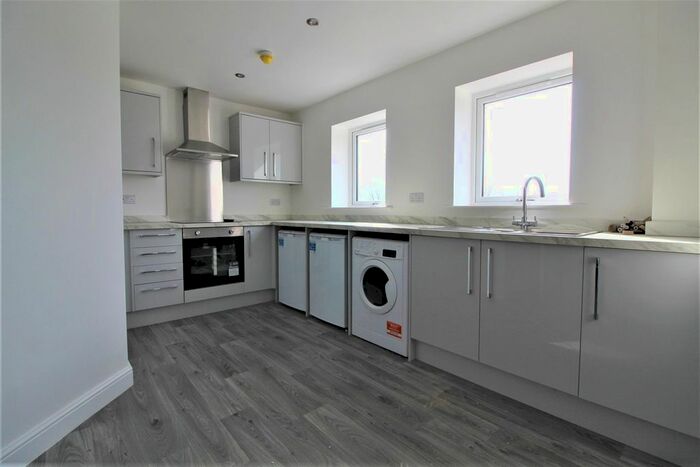 2 Bedroom Flat To Rent In Elizabeth Court, Wakefield, WF2