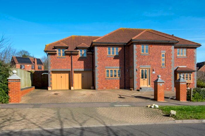 6 Bedroom Detached House To Rent In Gregories Drive, Milton Keynes, MK7