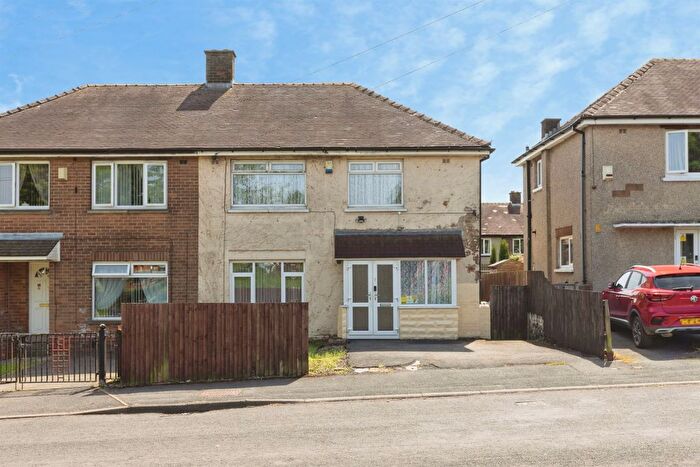 3 Bedroom Semi-Detached House For Sale In Collinfield Rise, Bradford, BD6