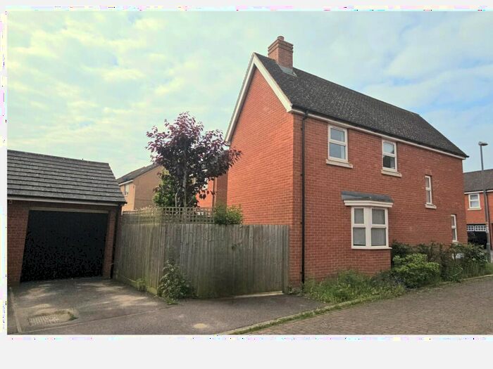 3 Bedroom Detached House To Rent In - Berryfields, HP18