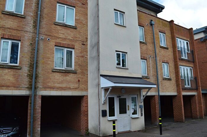 2 Bedroom Flat For Sale In Capstan Drive, Rainham, RM13