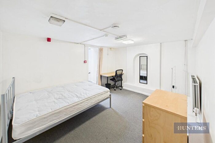 5 Bedroom Semi-Detached House To Rent In Osborne Road North - Student Property, SO17