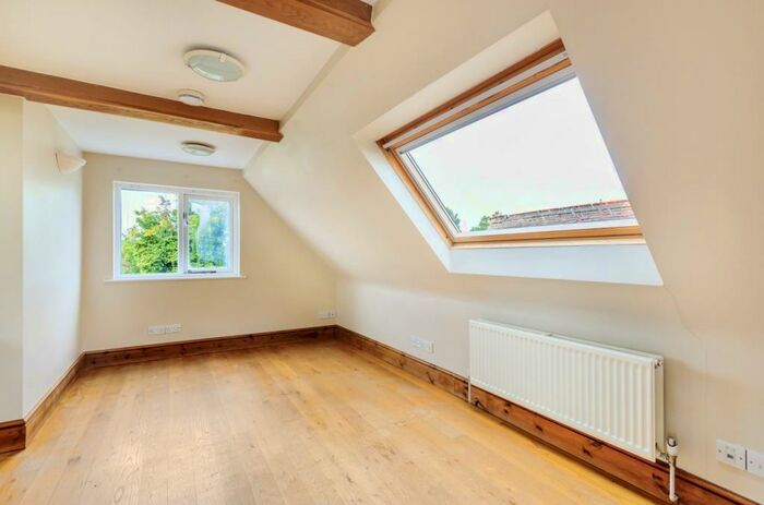 5 Bedroom Detached House To Rent In Cromwell Avenue Bromley, BR2