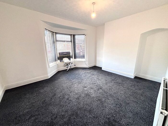 2 Bedroom Flat To Rent In Chanterlands Avenue, Hull, HU5