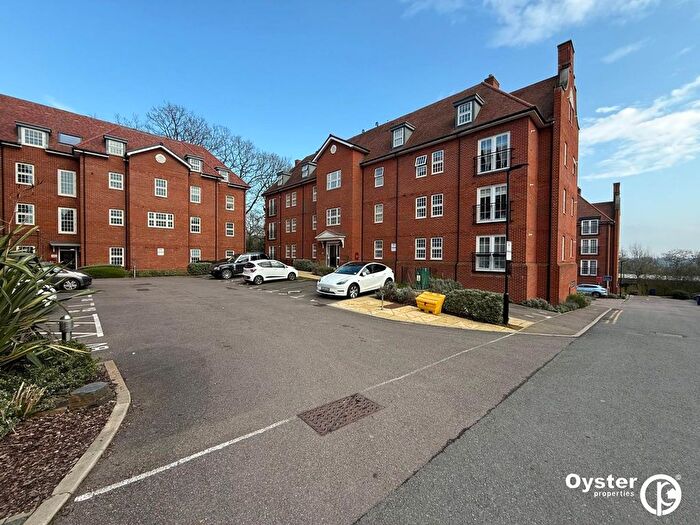 2 Bedroom Flat For Sale In Collison Avenue, Barnet, EN5