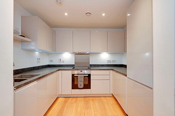 2 Bedroom Flat For Sale In Denman Avenue, Southall, UB2
