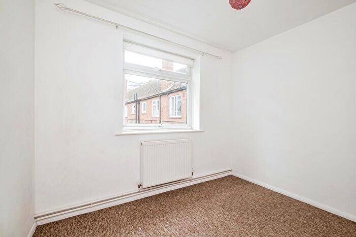 2 Bedroom Flat For Sale In Goldsworth Road, Woking, Surrey, GU21