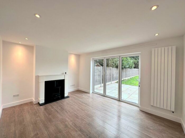 2 Bedroom Maisonette To Rent In Meadway, Colney Heath, St. Albans, AL4