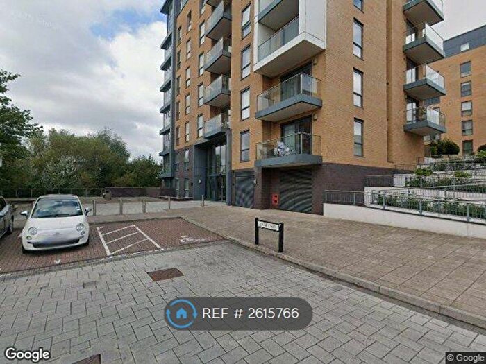 2 Bedroom Flat To Rent In Skylark House, Reading, RG2