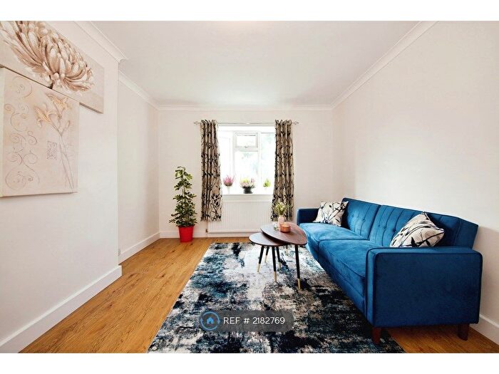 2 Bedroom Flat To Rent In Montrose Court, London, NW9