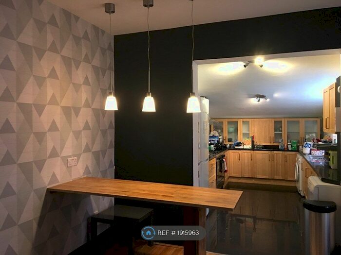 7 Bedroom Terraced House To Rent In Moss Lane East, Manchester, M14